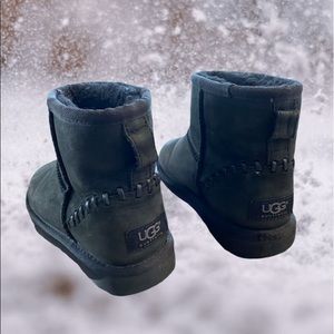 UGG Australia Classic Short Stitch Sheepskin Boots